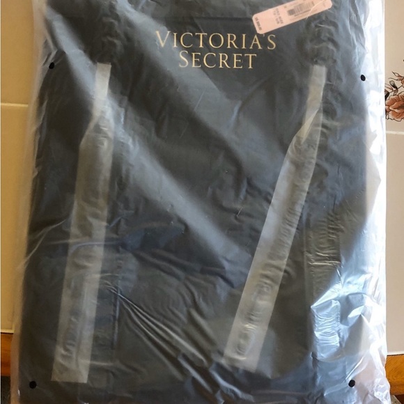 VICTORIAS SECRET WEEKENDER TOTE *NEW* - Picture 4 of 8